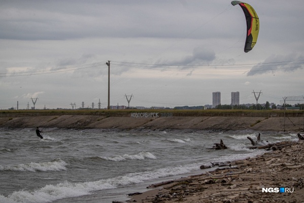 Море волнуется, раз. В ветреную погоду Обское водохранилище еще больше похоже на настоящее море. Осталось только забыть, что ты в Новосибирске Море волнуется, раз. В ветреную погоду Обское водохранилище еще больше похоже на настоящее море. Осталось только забыть, что ты в Новосибирске
