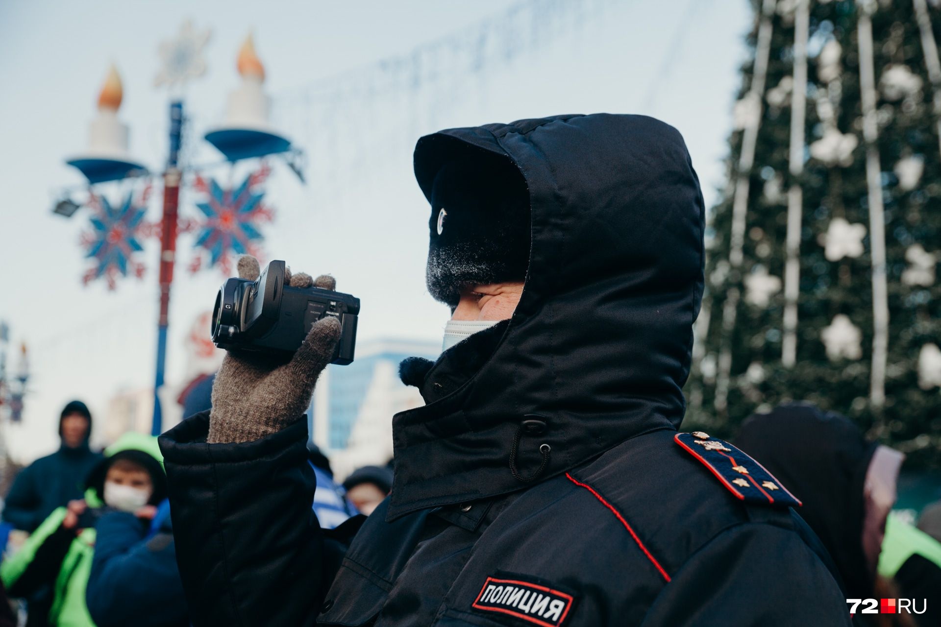 Правоохранители тоже записывали акцию на видео. Пока официальных комментариев от силовиков нет Правоохранители тоже записывали акцию на видео. Пока официальных комментариев от силовиков нет 