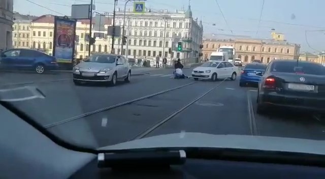 Женщина на Volkswagen сбила пенсионерку на «зебре» на перекрестке Фонтанки и Белинского