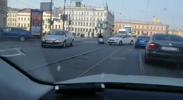 Скриншот видео из группы <a href="https://vk.com/wall-68471405_15068651" target="_blank" class="io-leave-page _">«ДТП и ЧП | Санкт-Петербург»</a>