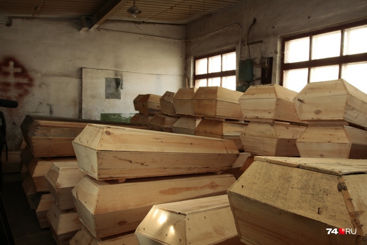 Теперь деревянные необшитые гробы будут стоить от 1450 до 2100 рублей