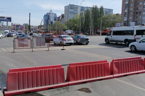 Дорогу перекрыли по направлению в город Дорогу перекрыли по направлению в город