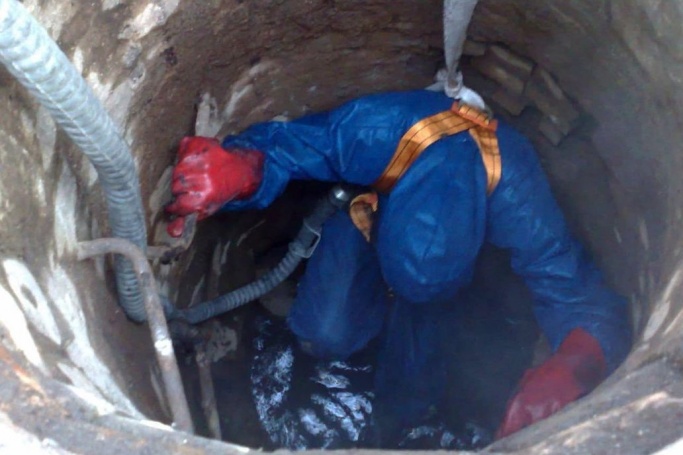 Предполагается, что рабочие отравились газом Предполагается, что рабочие отравились газом