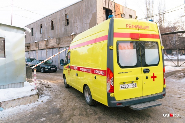 Ребенка везли на реанимобиле Ребенка везли на реанимобиле