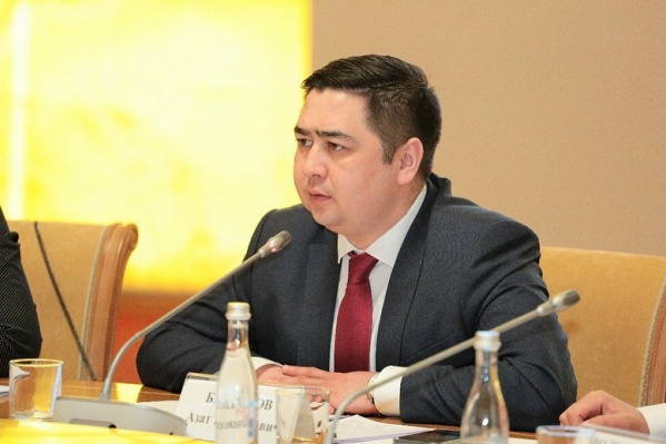 На встрече с педагогическим сообществом Азат Бадранов призывал преподавателей БашГУ и УГАТУ поддержать идею объединения вузов На встрече с педагогическим сообществом Азат Бадранов призывал преподавателей БашГУ и УГАТУ поддержать идею объединения вузов