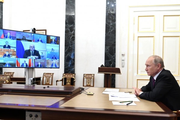 Путин провел совещание с кабинетом министров Путин провел совещание с кабинетом министров