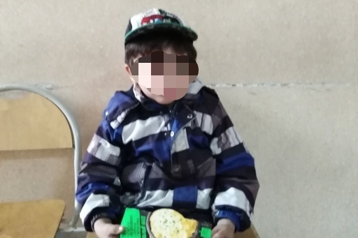 Из полиции мальчика забрала перепуганная мама Из полиции мальчика забрала перепуганная мама