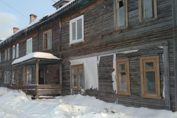 Один из домов, которые были приобретены администрацией Каргополя Один из домов, которые были приобретены администрацией Каргополя