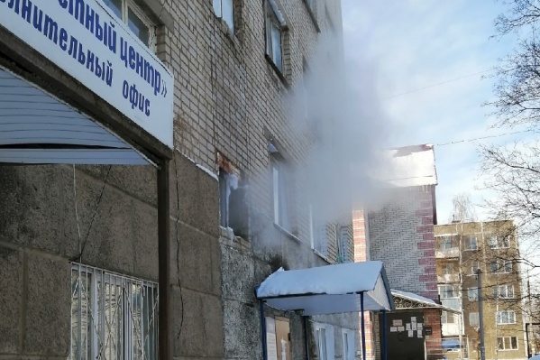 Так выглядит подъезд дома снаружи Так выглядит подъезд дома снаружи