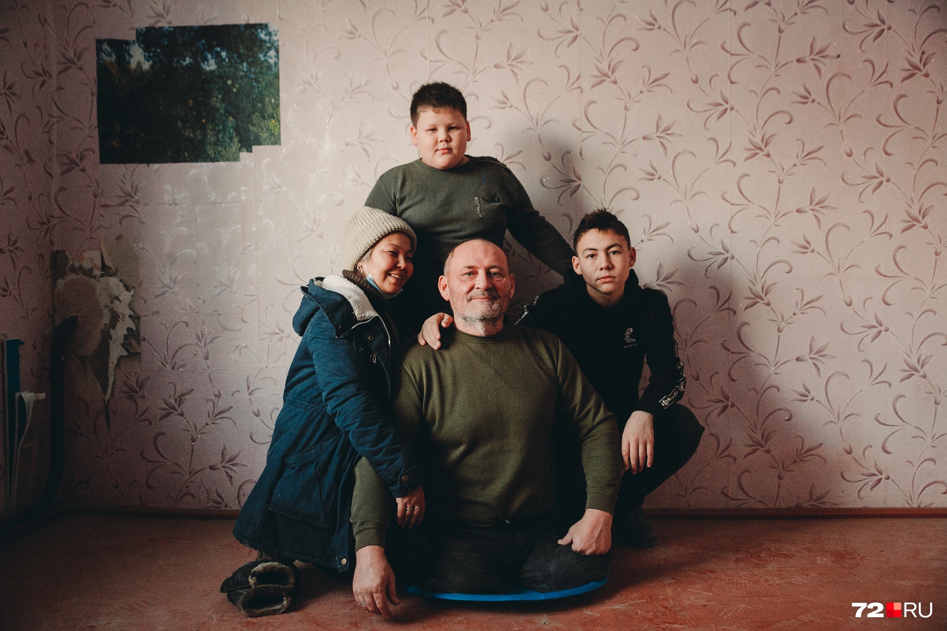 Во главе семьи — безногий Павел Васькин, фигурант двух уголовных дел. Для кого-то он не очень честный человек. Но для своих сыновей был и остается любимым отцом. Супруга тоже до конца поддерживает мужа Во главе семьи — безногий Павел Васькин, фигурант двух уголовных дел. Для кого-то он не очень честный человек. Но для своих сыновей был и остается любимым отцом. Супруга тоже до конца поддерживает мужа