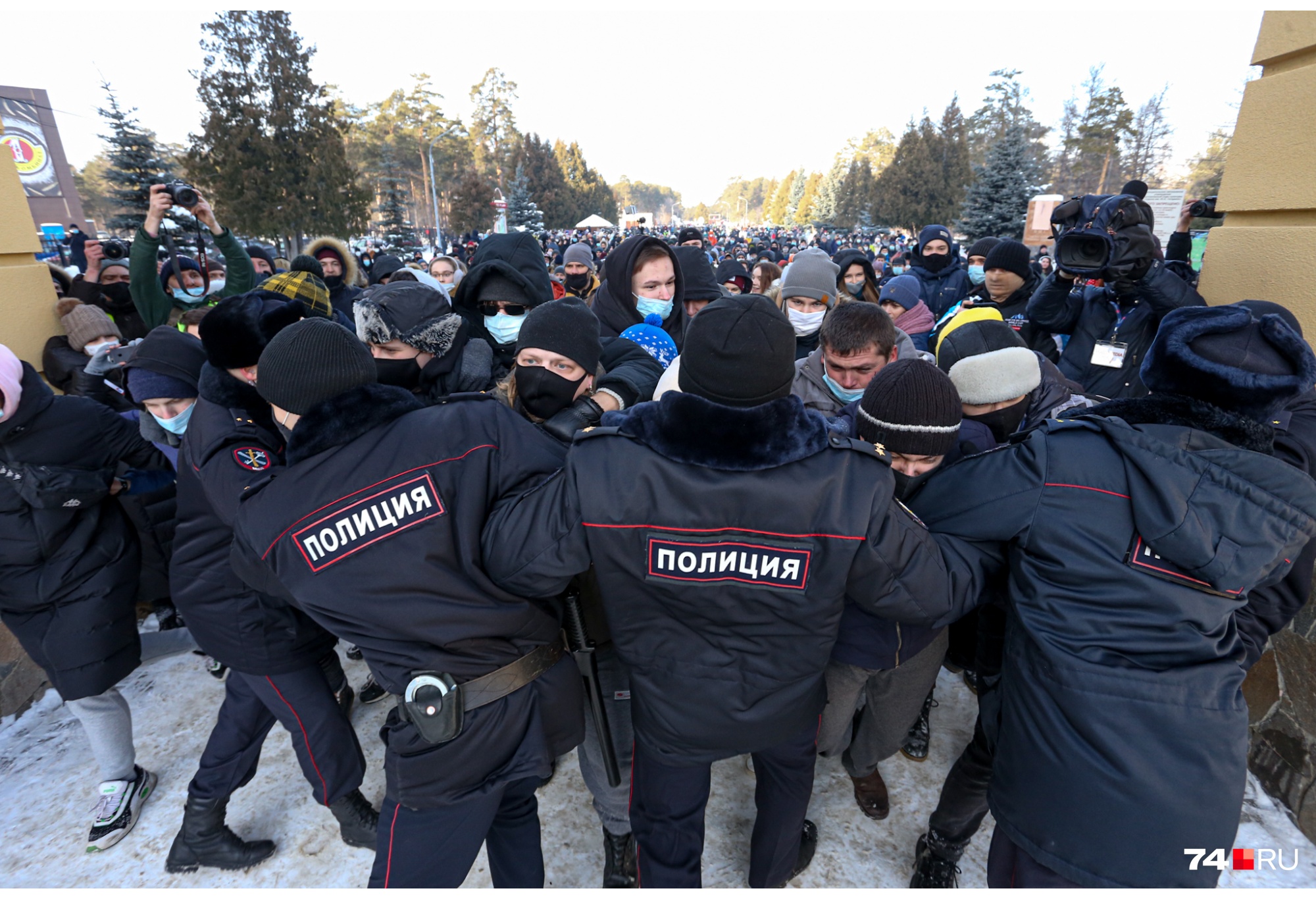 В центр шли двумя путями — через парк имени Гагарина и прямо по проспекту Ленина В центр шли двумя путями — через парк имени Гагарина и прямо по проспекту Ленина