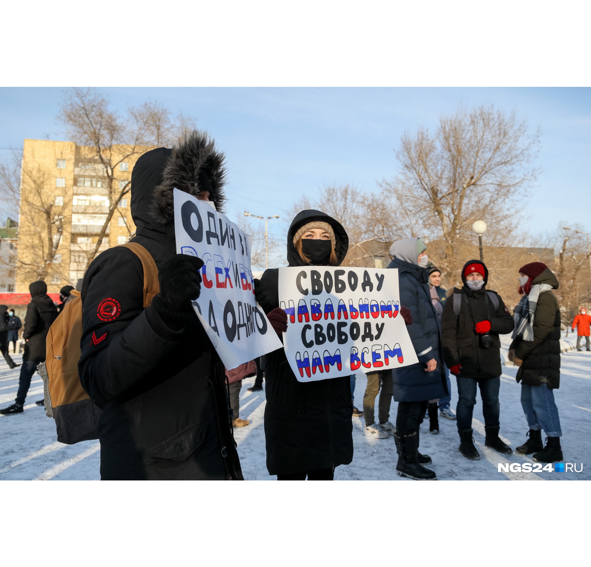 Были и более привычные атрибуты протеста — плакаты Были и более привычные атрибуты протеста — плакаты