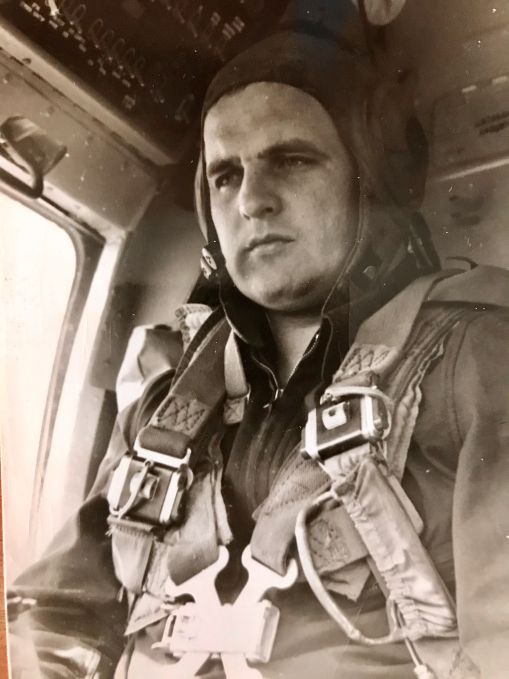 Владимир Балахонов в 1986 году на месте правого пилота 