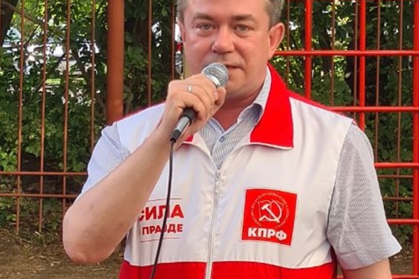 Кандидата в Госдуму от КПРФ Андрея Жирнова доставили в Куйбышевский отдел полиции Кандидата в Госдуму от КПРФ Андрея Жирнова доставили в Куйбышевский отдел полиции