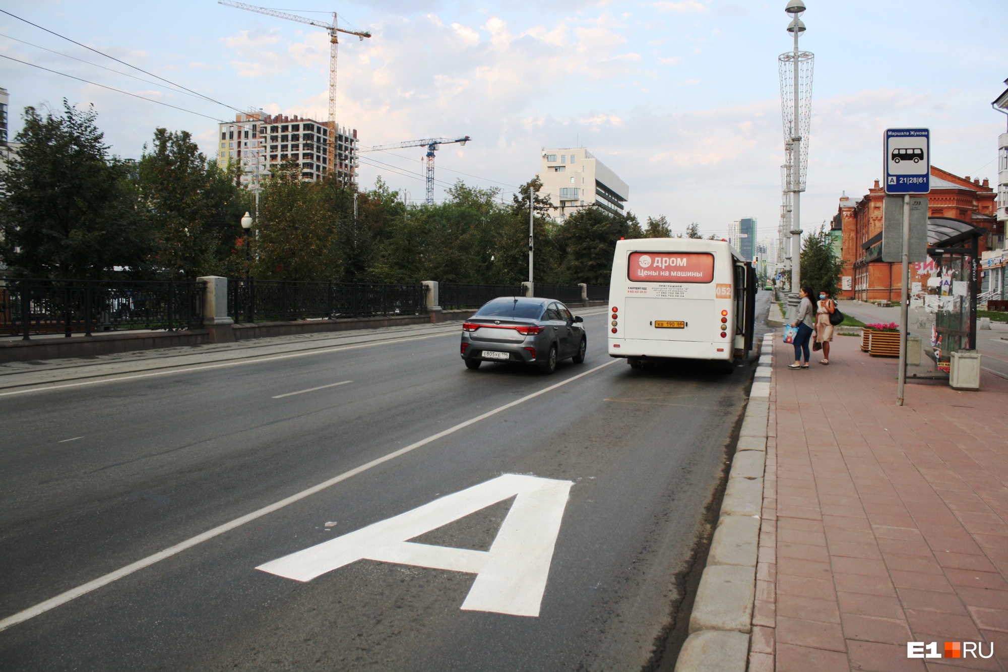 В самом центре Екатеринбурга появилась новая выделенка для общественного транспорта