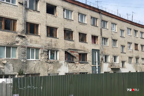 Одно из общежитий на Ставропольской сейчас выглядит так Одно из общежитий на Ставропольской сейчас выглядит так