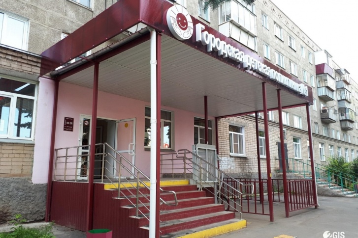 Обнаружив ребенка без сознания, мать побежала с ним на руках в ближайшую больницу, но спасти малыша врачам не удалось Обнаружив ребенка без сознания, мать побежала с ним на руках в ближайшую больницу, но спасти малыша врачам не удалось