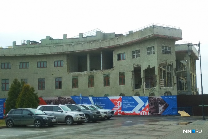 Дом правительства строят <nobr class="_">больше 12 лет</nobr> Дом правительства строят <nobr class="_">больше 12 лет</nobr>