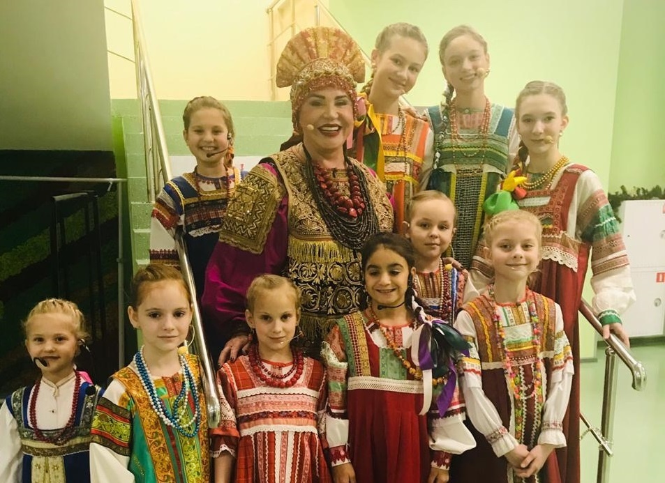 Сейчас Вика Жулимова входит в состав творческого коллектива Надежды Бабкиной