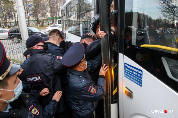 Супруги должны будут выплатить в пользу государства <nobr class="_">5,5 тысячи</nobr> рублей Супруги должны будут выплатить в пользу государства <nobr class="_">5,5 тысячи</nobr> рублей
