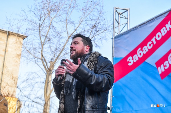 Волков намекнул силовикам, что еще можно изъять в квартире, где он вырос Волков намекнул силовикам, что еще можно изъять в квартире, где он вырос