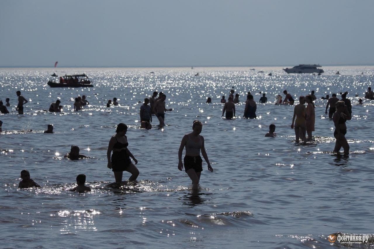 Черное море спб. Черное море Питер. Знойный морской день.