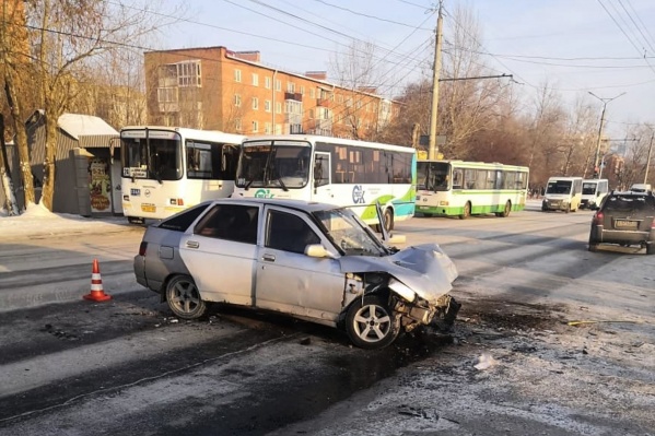 В ВАЗе ехали четыре человека В ВАЗе ехали четыре человека