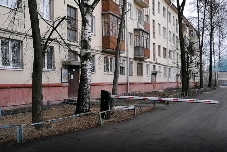 Тело нашли в квартире дома на улице Большой Октябрьской в Ярославле