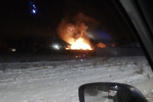 Специалисты МЧС до сих пор разбираются в причинах крупного возгорания