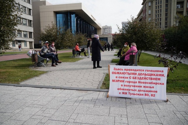 К вечеру, если Правительство не ответит, дольщики собираются достать спальники К вечеру, если Правительство не ответит, дольщики собираются достать спальники