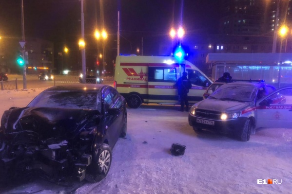 По словам очевидцев, водитель KIA уходил от удара По словам очевидцев, водитель KIA уходил от удара