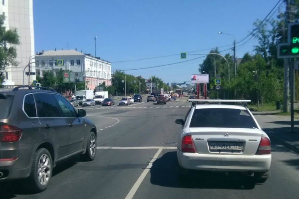 Худякова — одна из самых загруженных улиц Челябинска Худякова — одна из самых загруженных улиц Челябинска