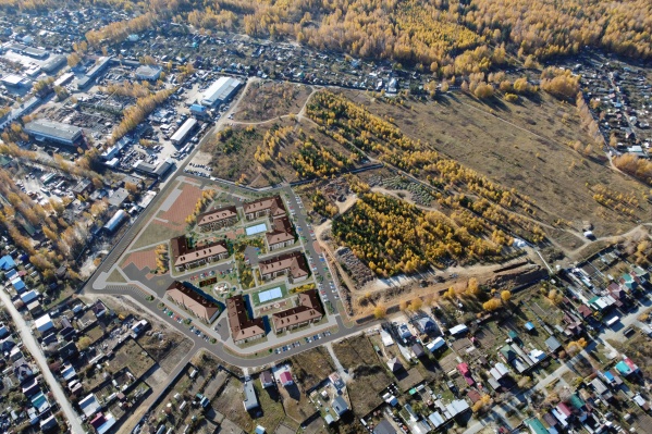 На севере Екатеринбурга началось строительство нового микрорайона. В первой очереди возведут восемь домов