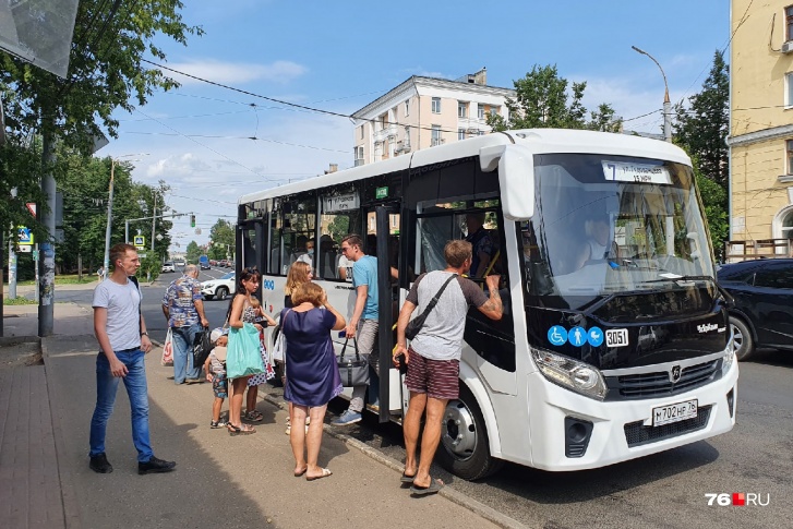 Почти месяц прошел с внедрения новой транспортной схемы в Ярославле. Люди потихоньку стали привыкать к новым маршрутам