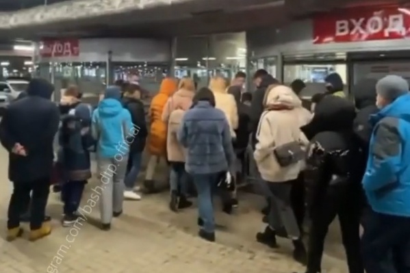 Длительные выходные горожане предпочли провести в торговом центре Длительные выходные горожане предпочли провести в торговом центре