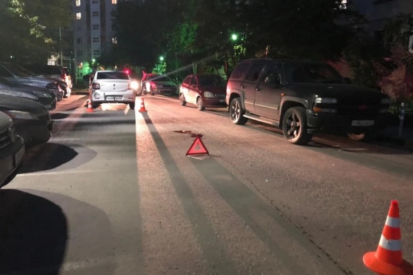 Иномарка протащила ребенка несколько метров Иномарка протащила ребенка несколько метров