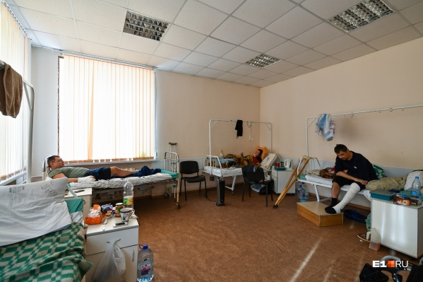 Пациенты пожаловались, что долго ждут операции, а в палатах антисанитария Пациенты пожаловались, что долго ждут операции, а в палатах антисанитария 