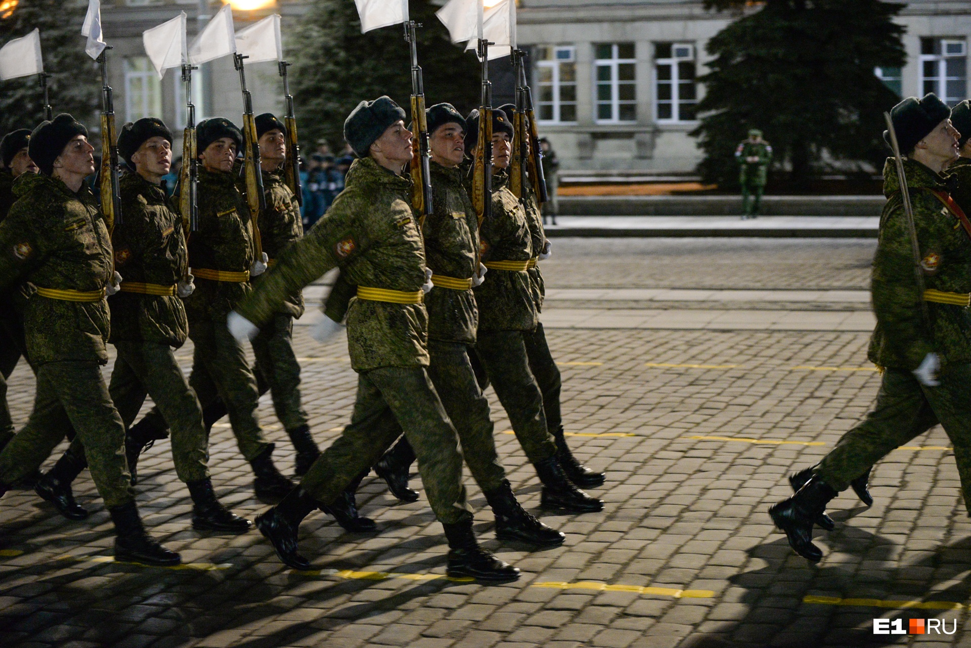 В екатеринбурге проходит. Тренировка парада Победы в Екатеринбурге 2022. Тренировка парада Победы в Екатеринбурге 14.04.2022. Репетиция парада Уфа Арена 2021. В Пышма репетиция парада 2020.