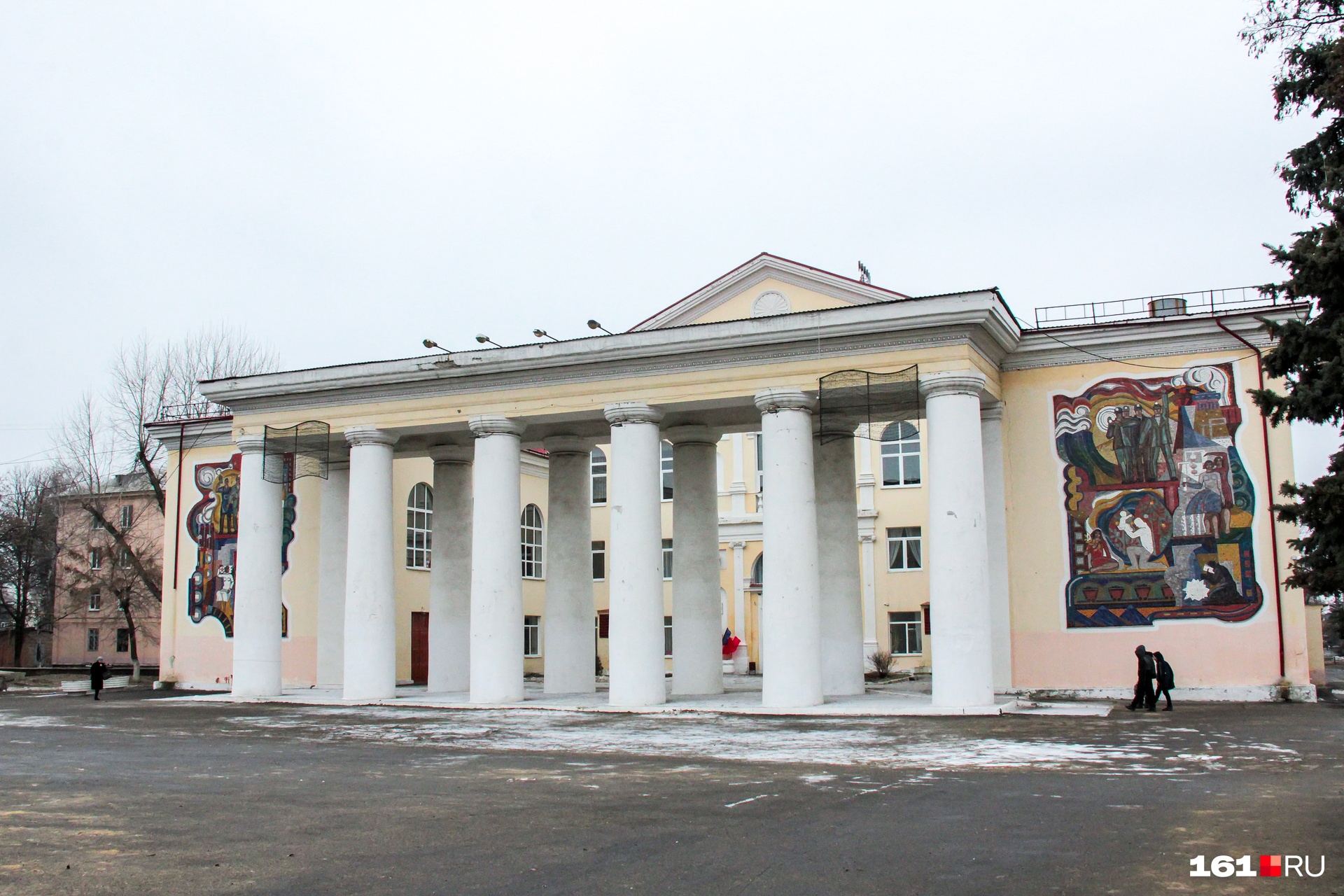 Дворец культуры в Гуково — один из памятников более сытых времен города