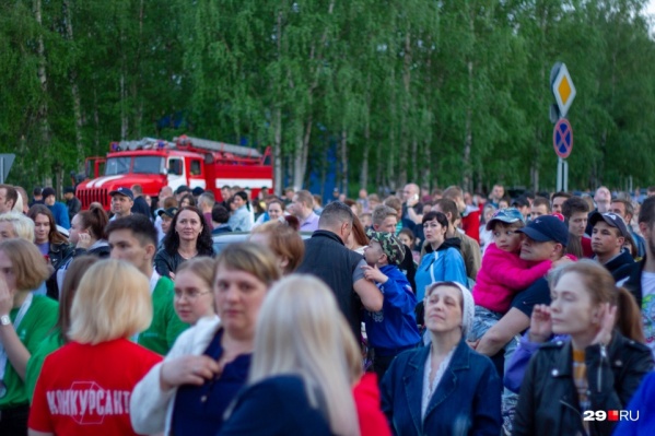 Северодвинцы <a href="https://29.ru/text/gorod/2021/05/22/69928913/" class="_" target="_blank">праздновали новый статус города</a> вечером <nobr class="_">21 мая</nobr> Северодвинцы <a href="https://29.ru/text/gorod/2021/05/22/69928913/" class="_" target="_blank">праздновали новый статус города</a> вечером <nobr class="_">21 мая</nobr>