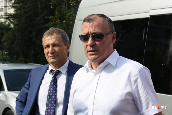 Алексей Орлов (справа) пообещал, что электротранспорт больше не встанет Алексей Орлов (справа) пообещал, что электротранспорт больше не встанет