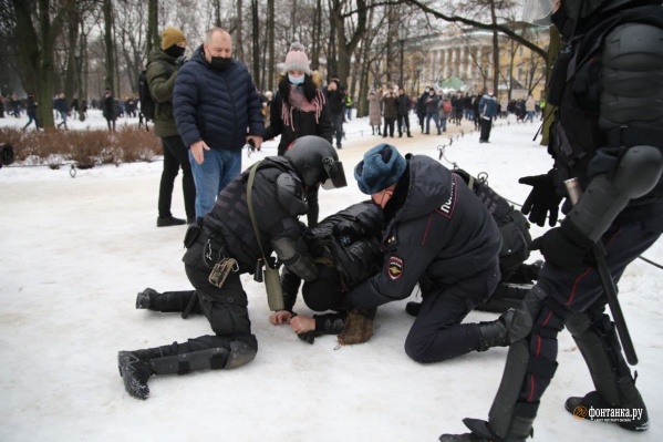 Людей начали задерживать еще до начала несанкционированных акций протеста Людей начали задерживать еще до начала несанкционированных акций протеста