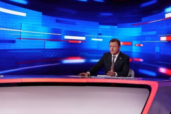 Об этом Дмитрий Азаров сообщил в прямом эфире Об этом Дмитрий Азаров сообщил в прямом эфире
