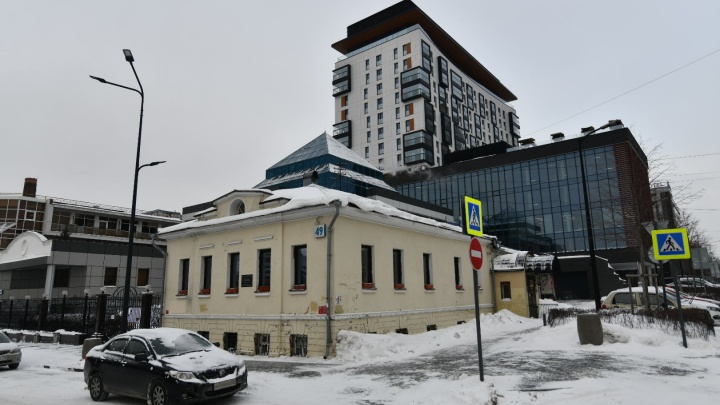 Депутаты разрешили мэрии продать исторические здания-памятники в Екатеринбурге