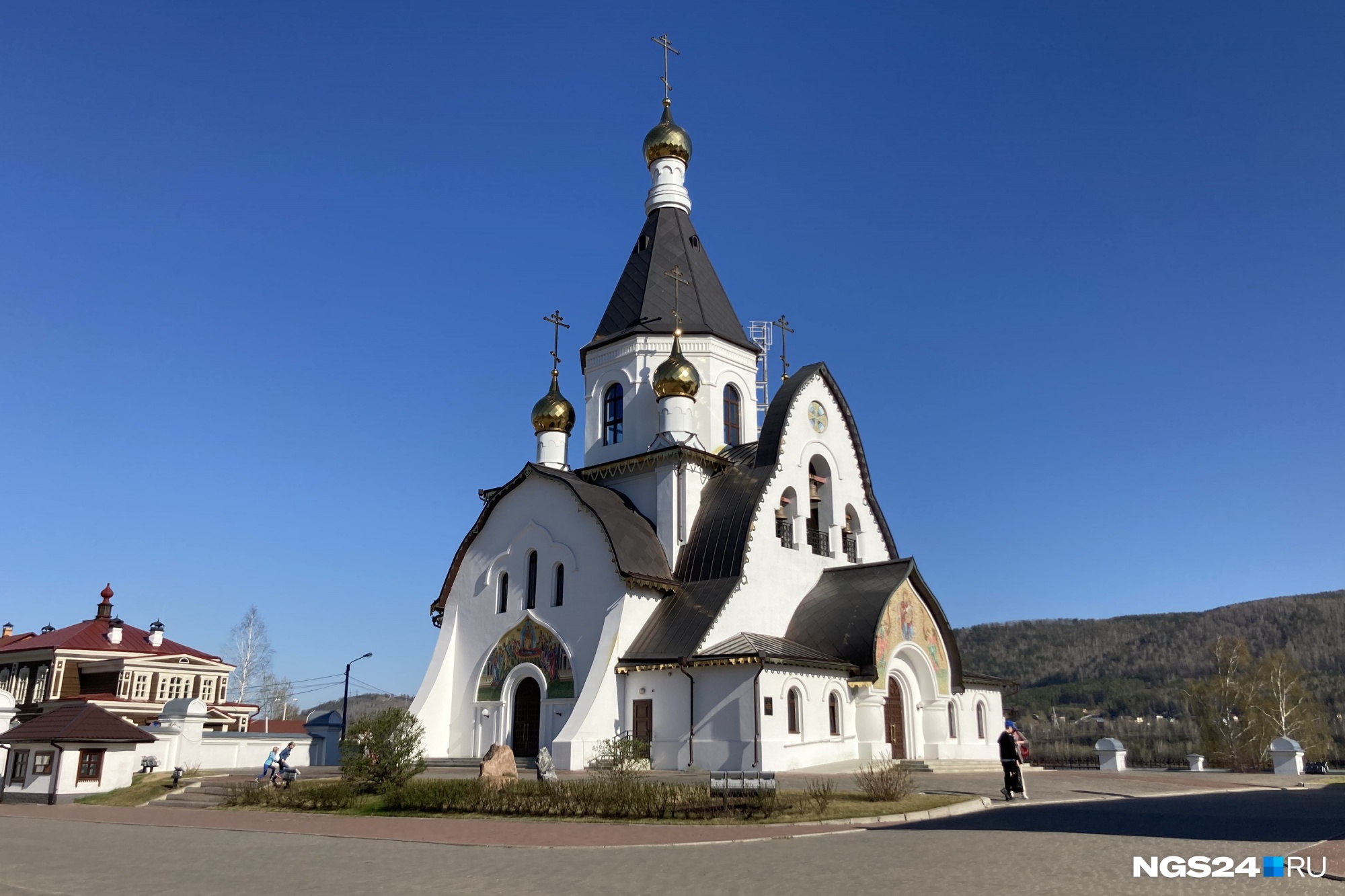 Мужской монастырь в красноярске на удачном фото