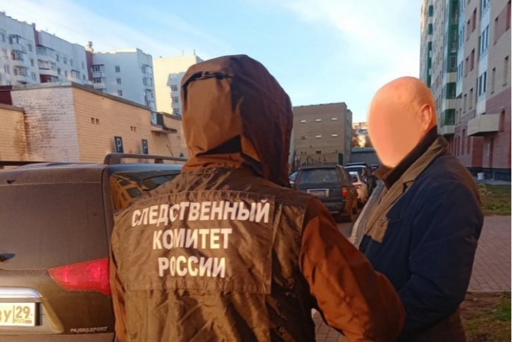 В квартире чиновника и на его работе провели обыски В квартире чиновника и на его работе провели обыски