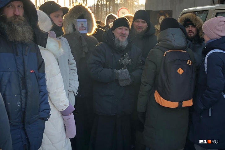 Одна из сторонниц Сергия призвала атаковать ОМОН Одна из сторонниц Сергия призвала атаковать ОМОН
