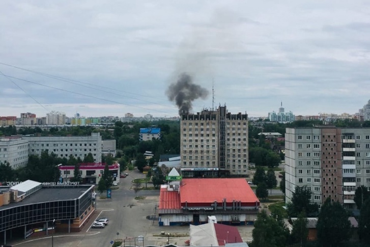 Пожар было видно издалека, в нескольких районах города Пожар было видно издалека, в нескольких районах города