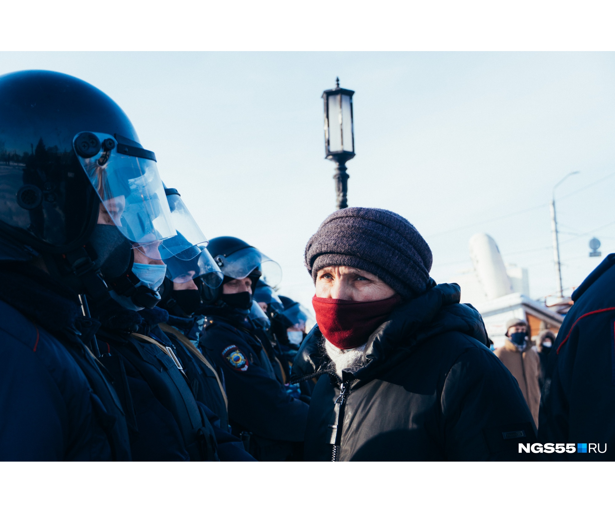 Люди часто обращались к полицейским, хотели поговорить Люди часто обращались к полицейским, хотели поговорить