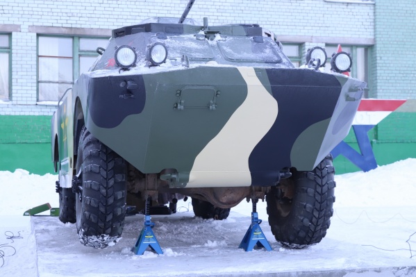 Макет боевой машины установили возле школы <nobr class="_">№ 62</nobr> в Соломбале. Она носит имя Героя СССР Василия Маргелова Макет боевой машины установили возле школы <nobr class="_">№ 62</nobr> в Соломбале. Она носит имя Героя СССР Василия Маргелова